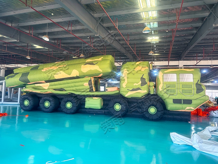 南京32岸舰12B充气导弹发射车